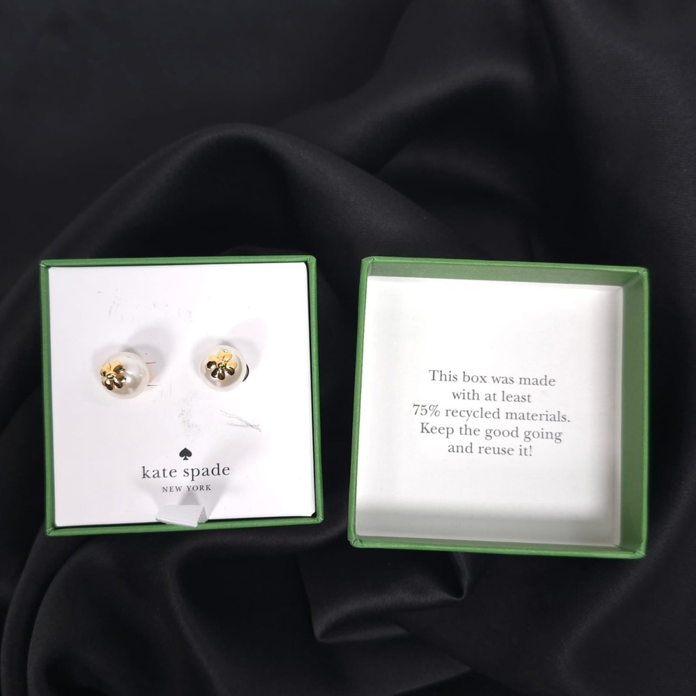 KATE SPADE Women's New Pearls On Pearl Stud Earrings Cream Gold Flower KG841 - Picture 5 of 7